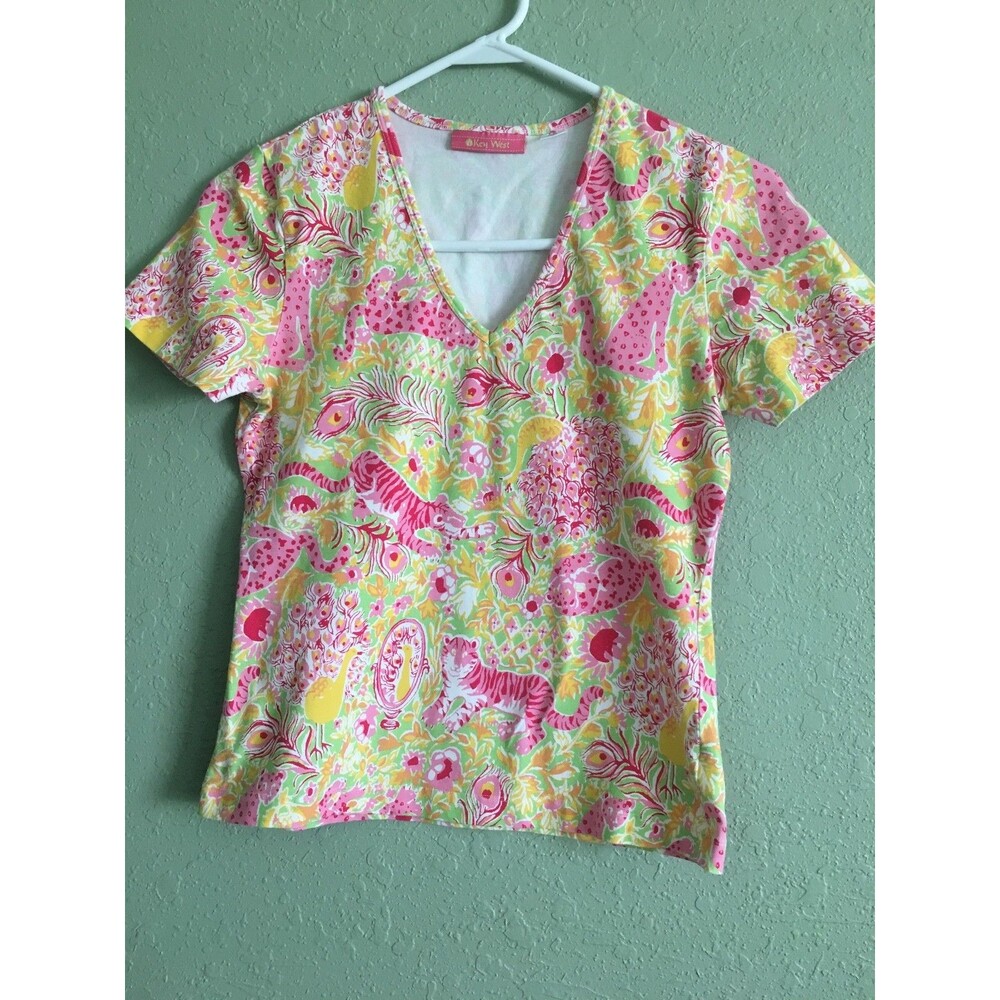 Women's KEY WEST Animals Print Stretchy Knit Top Size S. Short Sleeve V-Neck